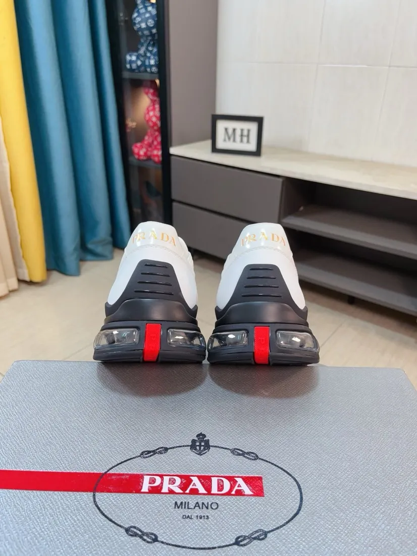 Men's shoes 💰660🌹🌹High-quality new Prada counters are launched simultaneously. The new men's shoes and 😘fabrics are selected from imported mesh and glue-spraying technology. Imported cowhide lining. 👍🏿High-end☄️Open-molded non-slip rubber outsole, exquisite lines, simple and elegant, comfortable and high-end for leisure travel. Code number: 38 to 44